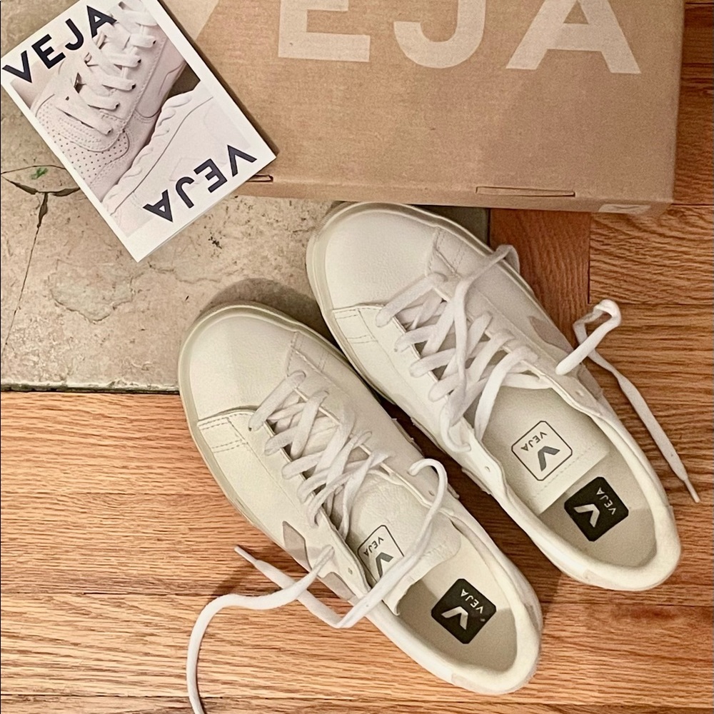 Veja Campo Sneaker in Extra White Natural Suede